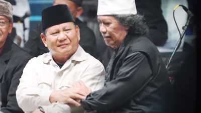 Prabowo di Hadapan Cak Nun