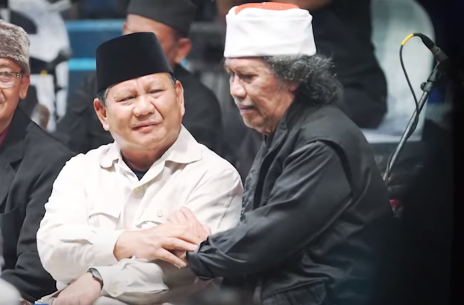 Prabowo di Hadapan Cak Nun