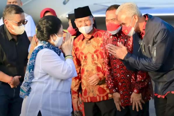 Rocky Gerung Nilai Ganjar Pranowo Gagal Ambil Simpati Megawati Lewat Baznas