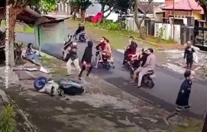 Gerombolan yang Viral di Semarang Bawa Bendera Merah dan Celurit