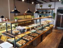 Lokasi & Varian Harga Menu Anita Family Bakery di 4 Kota Madura