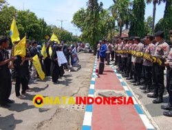 Ketua DPRD Sumenep dan Wakilnya Didemo PMII STITA Aqidah Usymuni Terate