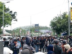 Dugaan Jokowi Korupsi PSN, Ratusan Warga di Kota Malang Demonstrasi