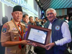 Komitmen Anti-Narkoba, Ketua Kwarda Pramuka Jatim Terima Penghargaan dari BNN