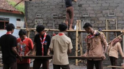 Pramuka Jatim bantu warga miskin