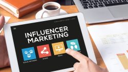 Ketika Influencer Jadi Corong Bisnis: Antara Kredibilitas dan Strategi Terpadu