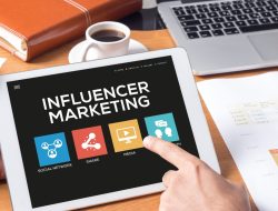 Ketika Influencer Jadi Corong Bisnis: Antara Kredibilitas dan Strategi Terpadu