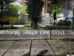 Harga Pokok & BBM Naik, Coretan “Turunkan Harga Kami Lapar Cok” Penuhi Tembok Surabaya